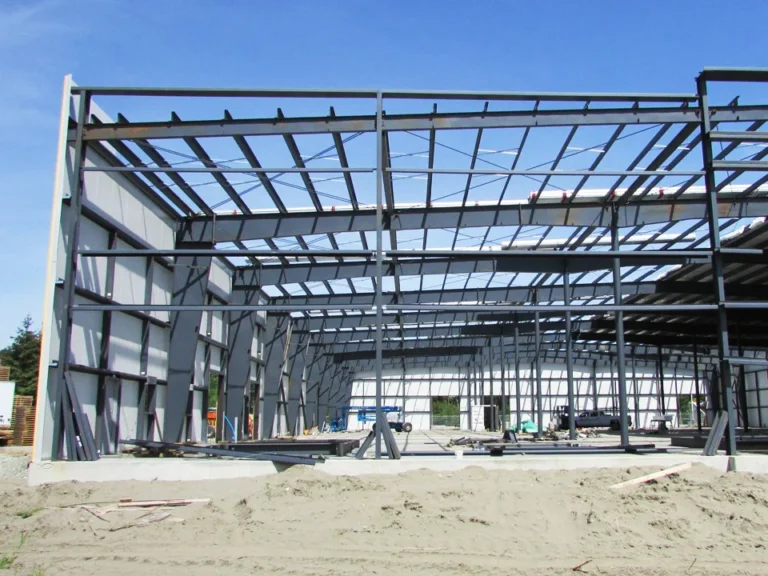 Construcción de naves soldadas y/o abulonadas.